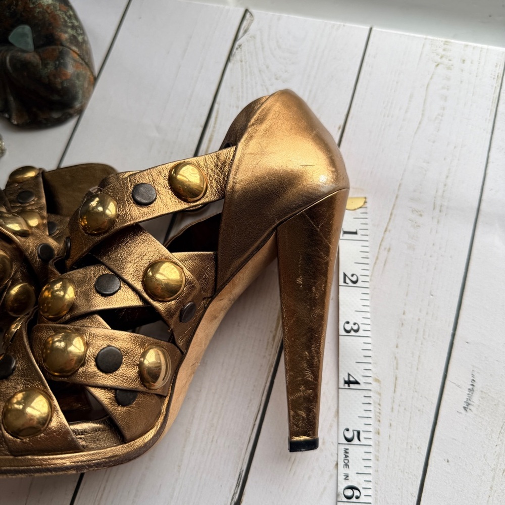 Gucci | Vintage Babouska Studded Metallic Gold Leather 5” Heels - Picture 11 of 16